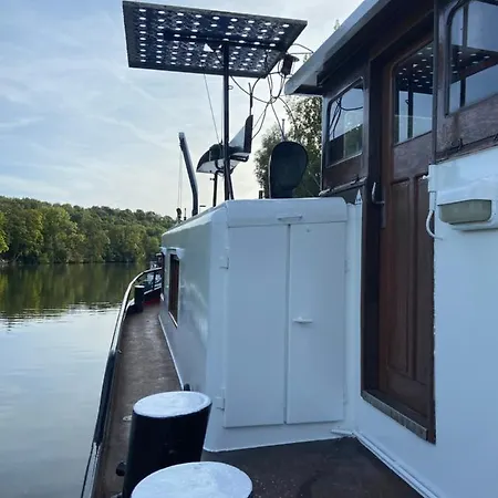 Studio Sur La Peniche Santa Julia A Chantilly Insolys Botel